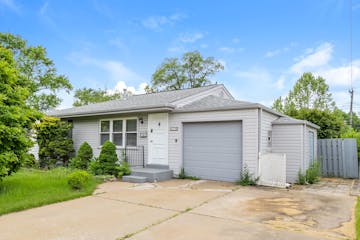 670 FLORLAND DR FLORISSANT, MO 63031